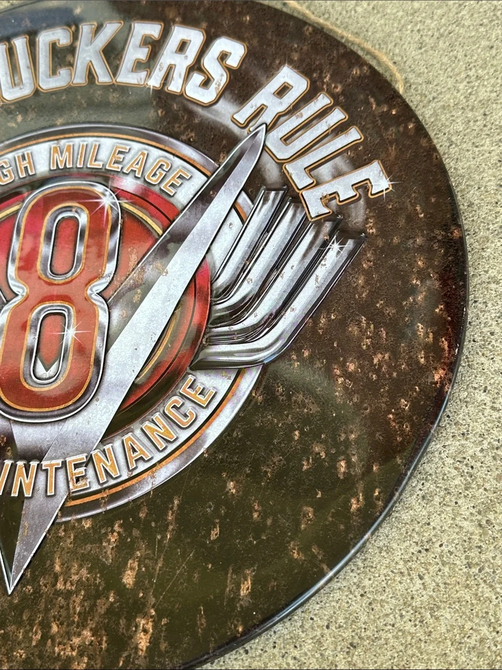 Decorative Vintage Style 'Old Truckers Rule' Round Wall Sign in Brown and Red